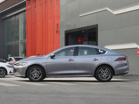Quốc gia VI BYD QIN PLUS 2021 EV DM-I 55KM 1.5L 81kW 4 cửa 5 chỗ ngồi Sedan