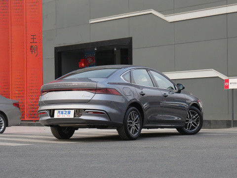 Quốc gia VI BYD QIN PLUS 2021 EV DM-I 55KM 1.5L 81kW 4 cửa 5 chỗ ngồi Sedan