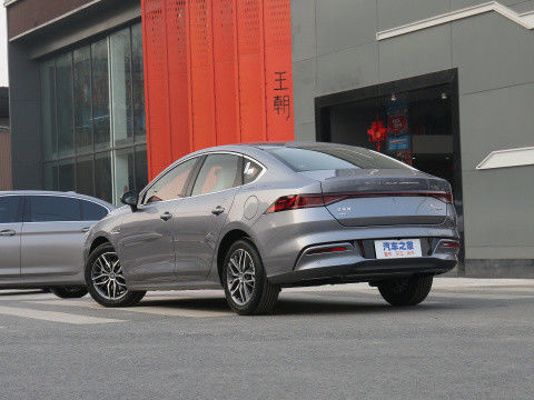 Quốc gia VI BYD QIN PLUS 2021 EV DM-I 55KM 1.5L 81kW 4 cửa 5 chỗ ngồi Sedan