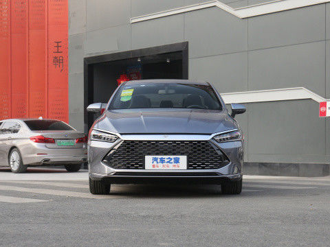 Quốc gia VI BYD QIN PLUS 2021 EV DM-I 55KM 1.5L 81kW 4 cửa 5 chỗ ngồi Sedan
