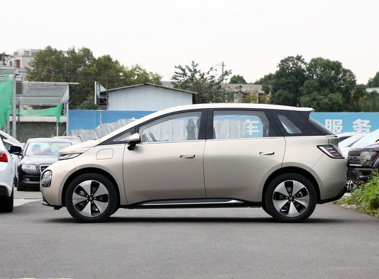 BaoJun Clouds Ev Một chiếc hatchback sedan điện nhỏ với phạm vi 360KM-460KM