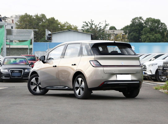 BaoJun Clouds Ev Một chiếc hatchback sedan điện nhỏ với phạm vi 360KM-460KM