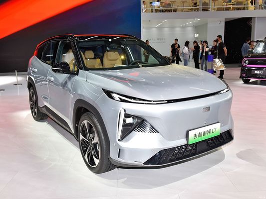 Geely Galaxy L7, được trang bị động cơ 1.5L và 1.5T, với phạm vi kết hợp 1.370km và phạm vi điện thuần túy là 115km. một chiếc SUV lai cắm hiệu quả về chi phí.