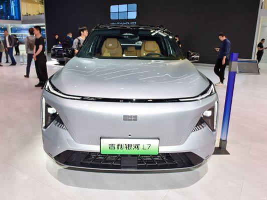 Geely Galaxy L7, được trang bị động cơ 1.5L và 1.5T, với phạm vi kết hợp 1.370km và phạm vi điện thuần túy là 115km. một chiếc SUV lai cắm hiệu quả về chi phí.