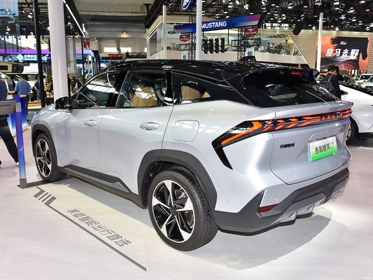 Geely Galaxy L7, được trang bị động cơ 1.5L và 1.5T, với phạm vi kết hợp 1.370km và phạm vi điện thuần túy là 115km. một chiếc SUV lai cắm hiệu quả về chi phí.